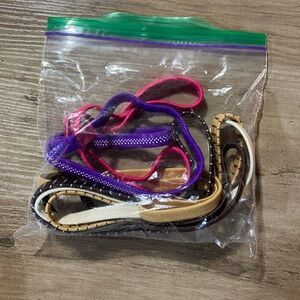 Pack of colored elastic headbands